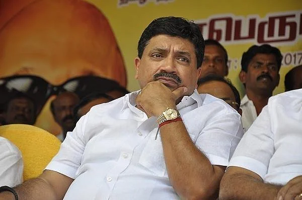 ஸ்டாலினின் வெற்றியா... ஓ.எம்.ஜி-யின் வெற்றியா? சர்ச்சையைக் கிளப்பிய மாஃபா பாண்டியராஜன்