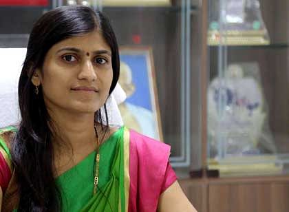 `மிரட்டல்' மஹுவா முதல் `ஓப்பன் டாக்' ஓவியா வரை... பின்னணி ஸ்பெஷல் #VikatanTop10