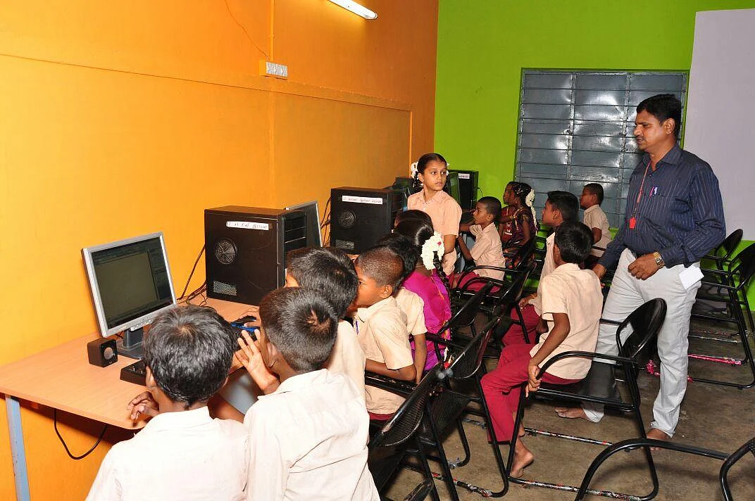 உலகெங்கும் தமிழர்கள் கோலோச்சும் கணினி தொழில்நுட்பம்... தமிழகத்தில் கணினி ஆசிரியர்களின் வாழ்வு!?