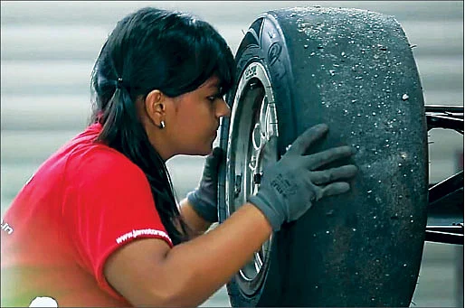 பொண்ணுங்க இதைப் படிக்கிறது இன்னும் நல்ல விஷயம்!