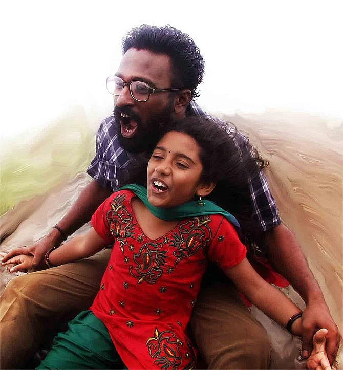 Aanandha Yaazh - Thanga Meengal