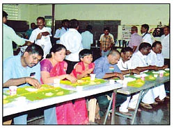 அன்னதானத்தில் ‘கை’ வைக்கும் அதிகாரிகள்!