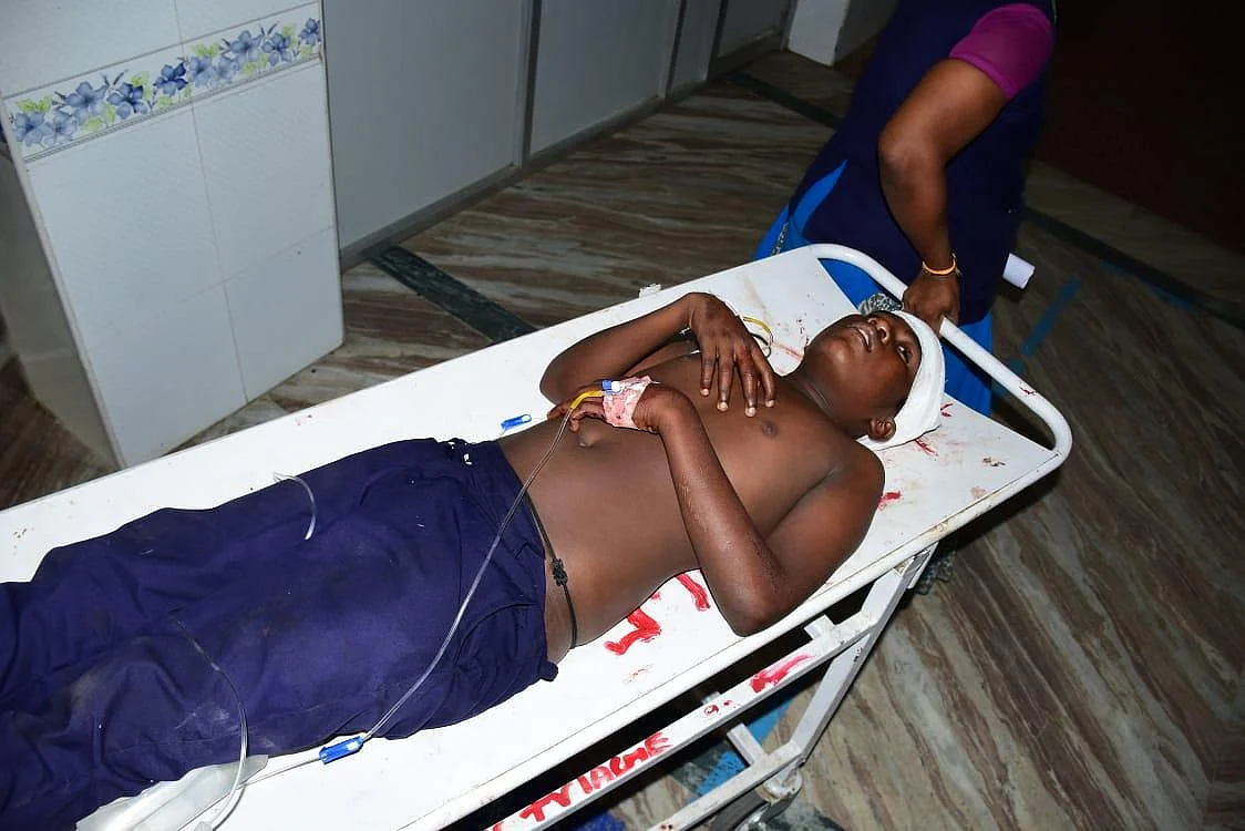 மதுரையில் இடிந்து விழுந்த பள்ளியின் பால்கனி - 3 மாணவர்கள் படுகாயம்!