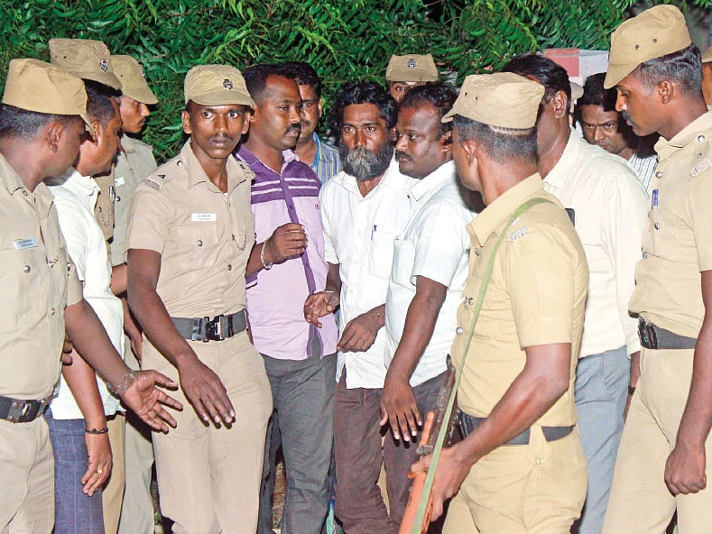வாக்குமூலம் கொடுக்காத முகிலன்... விலகாத மர்மங்கள்!