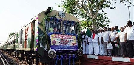 காரைக்குடி - திருவாரூர் ரயில்... ஆமை வேகத்தில் செல்வதாகப் பயணிகள் புகார்!