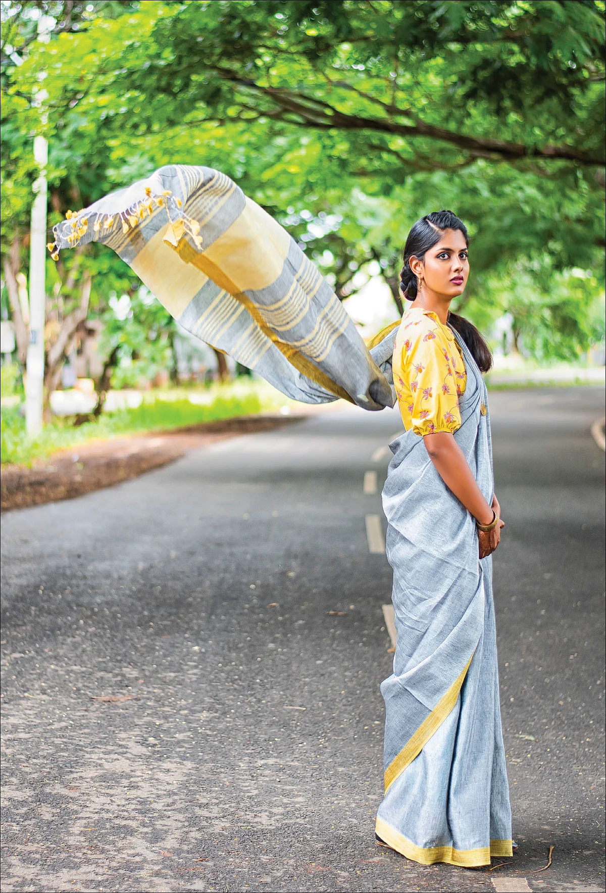 வெரைட்டியான வெஸ்டர்ன் பிளவுஸ்கள்!