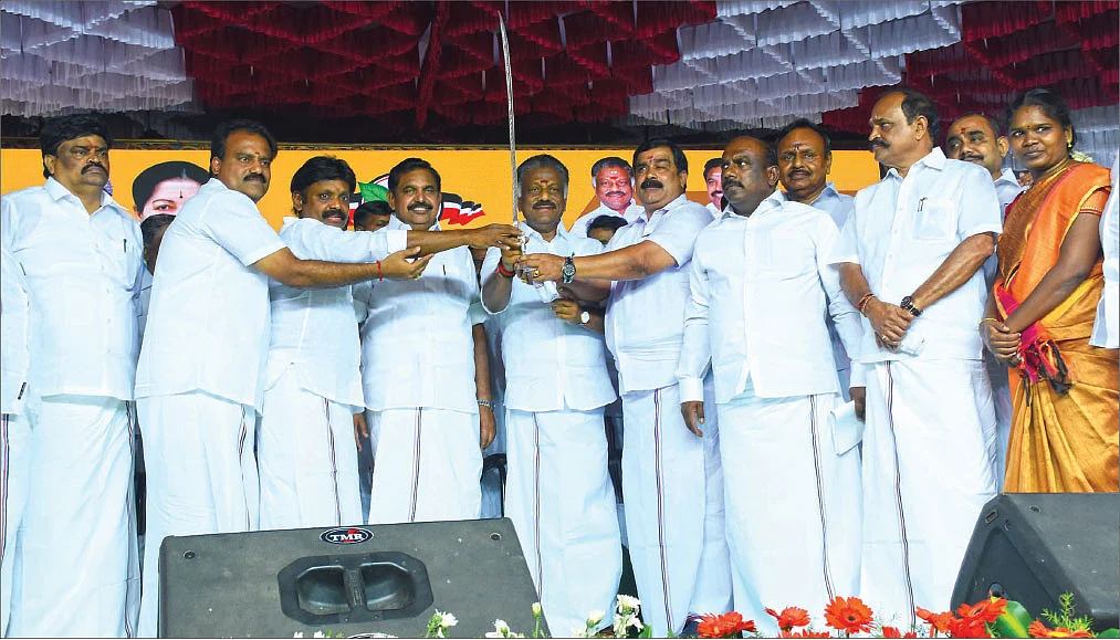 வியூகம் வகுக்கும் எடப்பாடி பழனிசாமி!