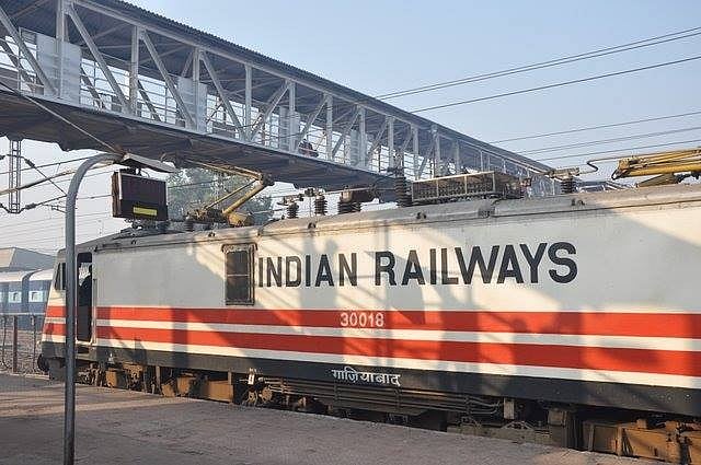 Indian Railways: பயணிகளுக்கு 3 வேளையும் இலவசமாக உணவு வழங்கும் ரயில் - எங்கு தெரியுமா?