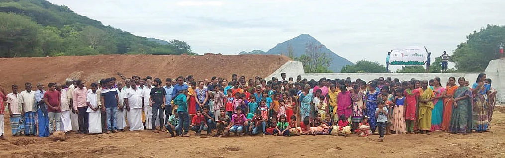 தடுப்பணை சீரமப்புக்குப் பின் ஊர் மக்களுடன் பகிர்வு குழுவினர்...