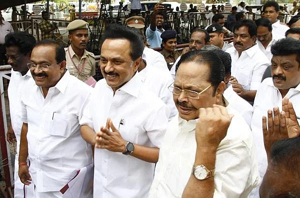 `தினகரனை நம்பிச் சென்று ஏமாந்துவிட்டனர்!' - தங்க தமிழ்ச்செல்வன் `தாவல்' குறித்து விஜயதரணி எம்.எல்.ஏ