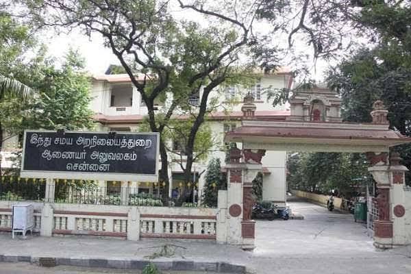 குளியலறையில் பென் கேமரா; அதிர்ந்த பெண் அதிகாரி... சிக்கிய இணை இயக்குநர்