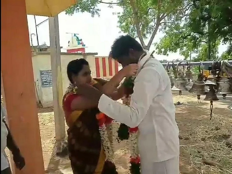 குலதெய்வக் கோயிலில் எளிமையாக நடந்தது நந்தினி திருமணம்!