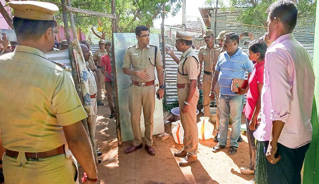 `முற்றத்தில் தூங்கினர்; சடலமாகக் கிடந்தனர்!'- நள்ளிரவில் காதல் ஜோடிக்கு நடந்த கொடுமை