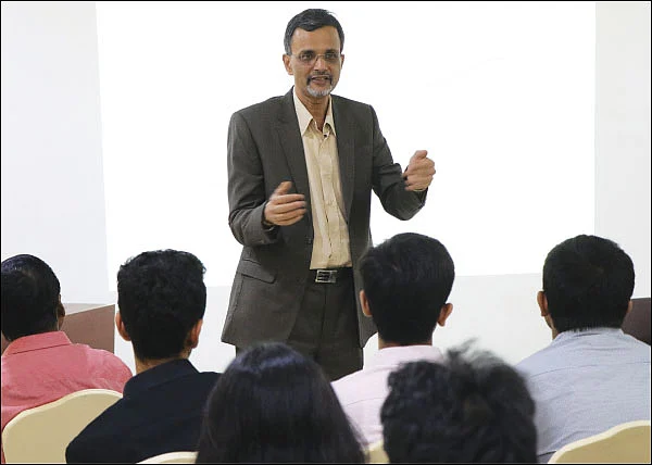 “அமெரிக்கப் பங்குச் சந்தை 40% இறங்கலாம்!” - எச்சரிக்கிறார் சர்வதேசப் பொருளாதார நிபுணர் அனந்த நாகேஸ்வரன்