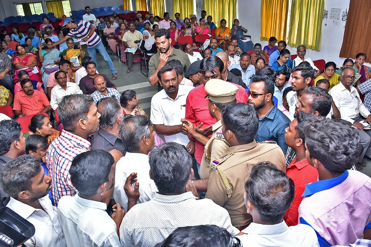 புதிய கல்விக் கொள்கைக்கான கூட்டத்தில் தர்ணா
