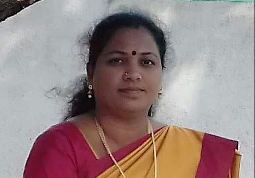`தமிழ்த்தாய் வாழ்த்தை சரியாகப் பாடினால் பரிசு!' - அசத்தும் அரசுப் பள்ளி ஆசிரியை 
