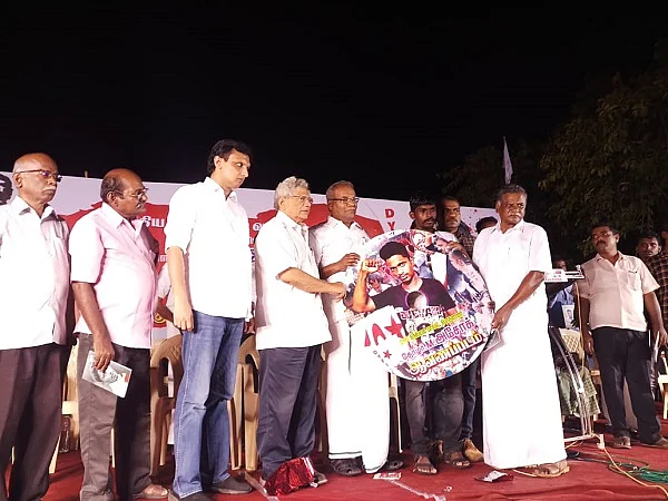 `நாட்டின் பன்முகத் தன்மையை பா.ஜ.க சீர்குலைக்கிறது!' -
சீதாராம் யெச்சூரி