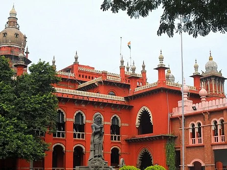 `இந்தி படிப்பதை யாரும் தடுக்கவில்லை; தமிழகத்தில் இருமொழிக் கொள்கையே பின்பற்றப்படும்' - தமிழக அரசு