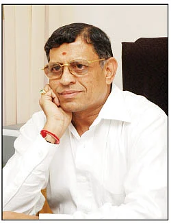 `அட்ராசிட்டி' அ.ம.மு.க. to `அடங்காத' குருமூர்த்தி வரை..! #VikatanTop10