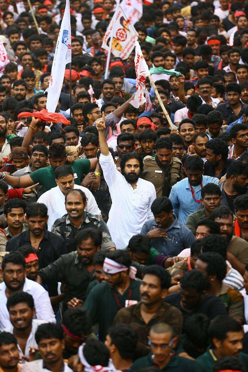 `இவர் வேற மாதிரி அரசியல்வாதி... !' - பவன் எப்படிப்பட்டவர்?