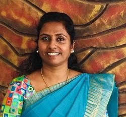 `தமிழில் தேசிய கீதம்!' - அரசுப் பள்ளி ஆசிரியையின் புதிய முயற்சி