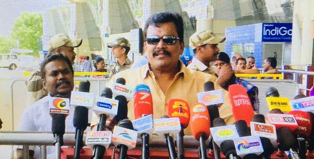 `கொள்கையே இல்லாத கட்சிக்கு கொ.ப.செ தேவையா?' - தங்க தமிழ்ச்செல்வன்