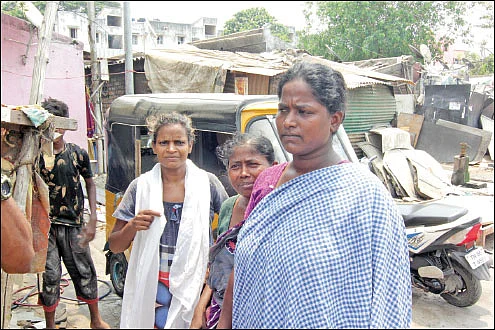 நான் எங்கே போவது? - சென்னையில் கழிவறை தேடுவோரின் கண்ணீர்க் கதை!