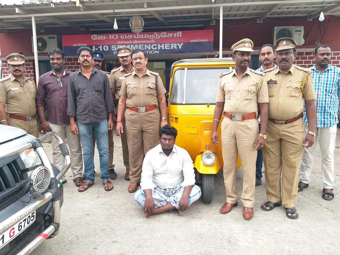 `ஆசீர்வாதம் செய்தால் 1000 ரூபாய்!' - மூதாட்டிகளை நம்பவைத்து ஏமாற்றிய ஆட்டோ டிரைவர்
