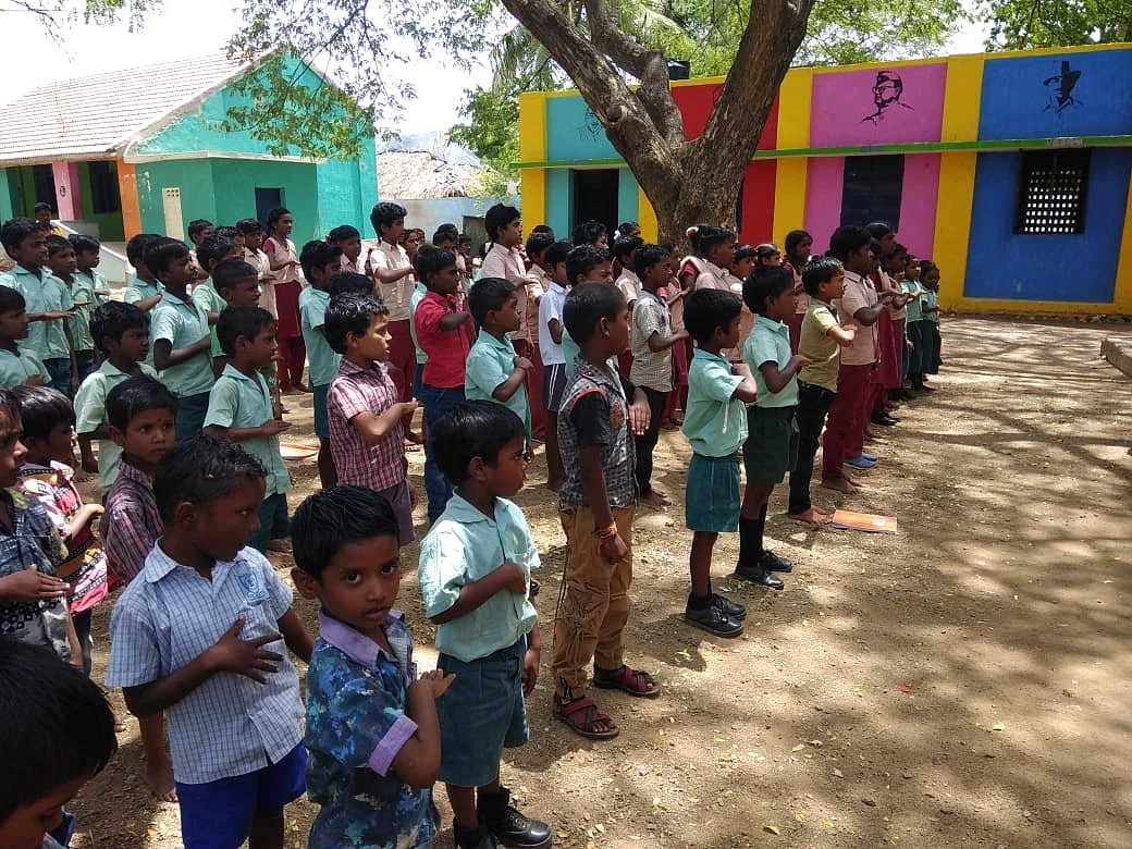 ஸ்கைபில் ஆங்கிலப் பயிற்சி, கணினியில் கணிதம்... அசத்தும் கோனேரி குப்பம் அரசுப்பள்ளி மாணவர்கள்!
