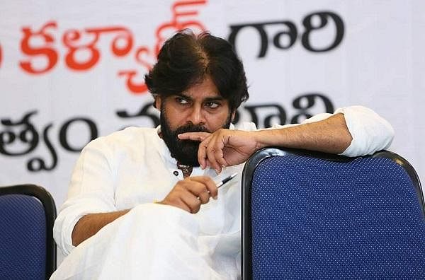 `இவர் வேற மாதிரி அரசியல்வாதி... !' - பவன் எப்படிப்பட்டவர்?