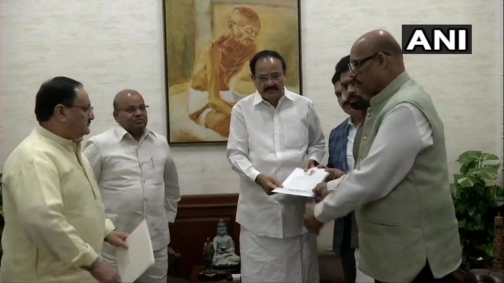 பி.ஜே.பி-யின் அடுத்த குறி தெலுங்கு தேசம் - நான்கு எம்.பி-க்கள் ரெடி!