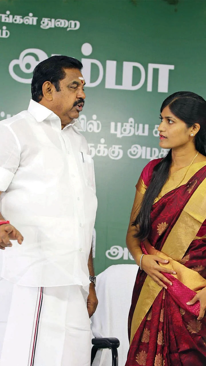 முதல்வரோடு முட்டிக்கொண்ட ரோகிணி! - மாற்றப்பட்ட மர்மம்