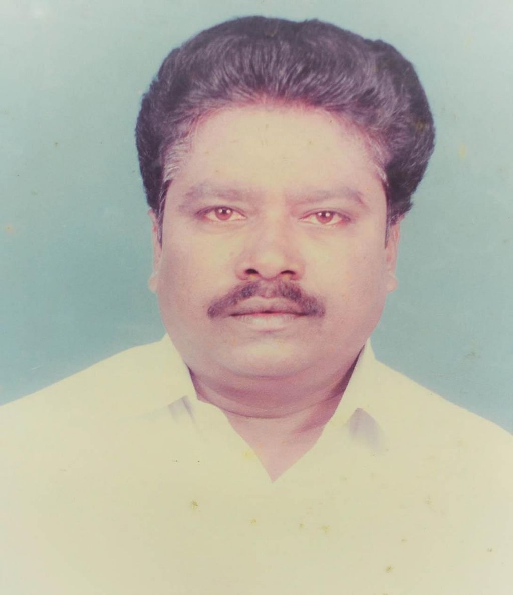 ‘அப்பா - அம்மாவுக்குக் கோயில்!’ - வேலூர் மக்களை ஆச்சர்யப்படுத்திய பாசக்கார பிள்ளை