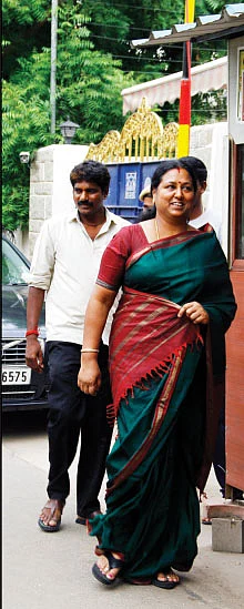 விஜய் மல்லையாவைப்போல ஓடியா போய்விட்டோம்? - விஜயகாந்த் குடும்பம் கொந்தளிப்பு... ஏல அறிவிப்பின் பின்னணி இதுதான்
