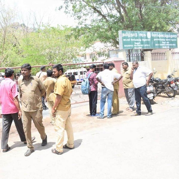 ‘விஜிலென்ஸ் ரெய்டு; கட்டுக்கட்டாக சிக்கிய பணம்!’ - விசாரணை வளையத்தில் வேலூர் ஆர்.டி.ஓ.