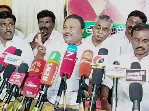 `பொன்.மாணிக்கவேல் எங்கள் பெயரைக் குறிப்பிடவே இல்லை!' - சிலைகடத்தல் புகாரை மறுக்கும் அமைச்சர்கள்