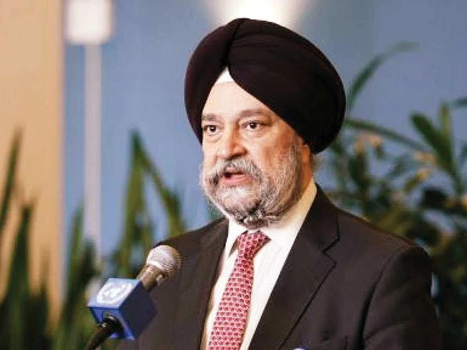 ``பெட்ரோல், டீசல் விலை மற்ற நாடுகளுடன் ஒப்பிடுகையில் இந்தியாவில் குறைவுதான்!"- மத்திய அமைச்சர்