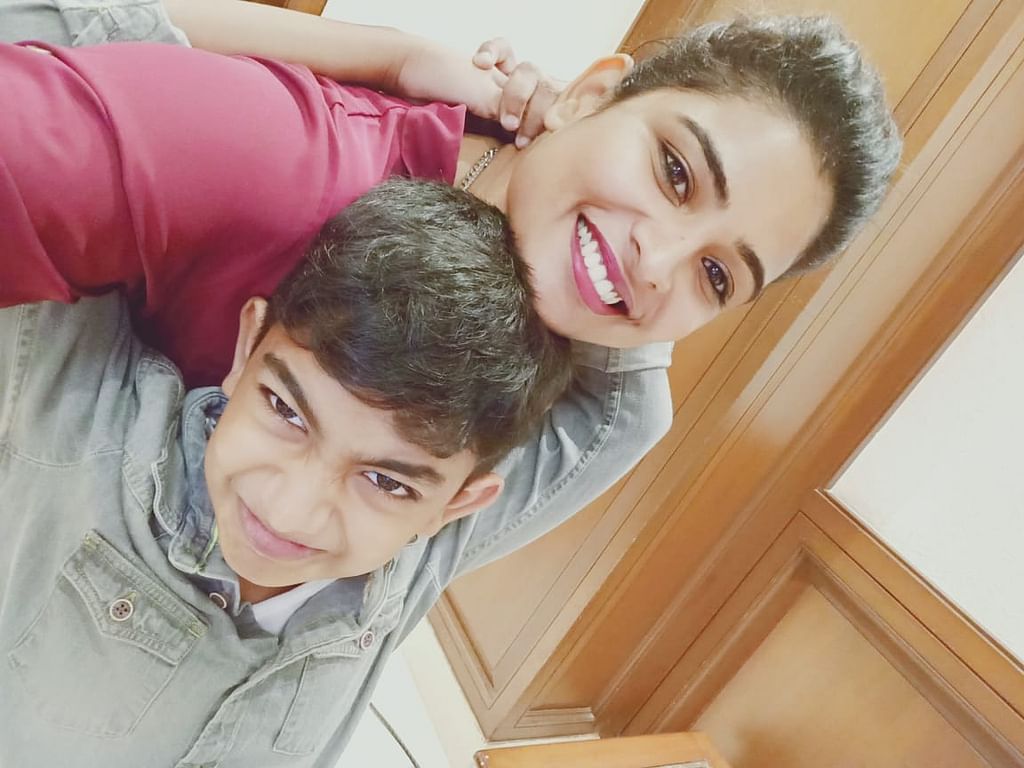 மகேஸ்வரி தன் மகனுடன்