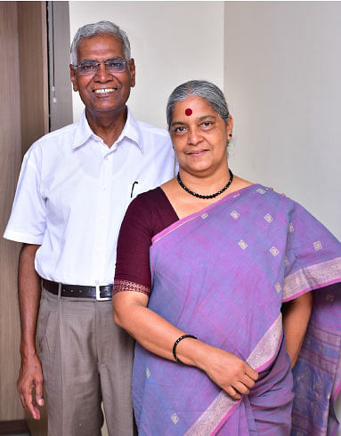 மனைவியுடன்...