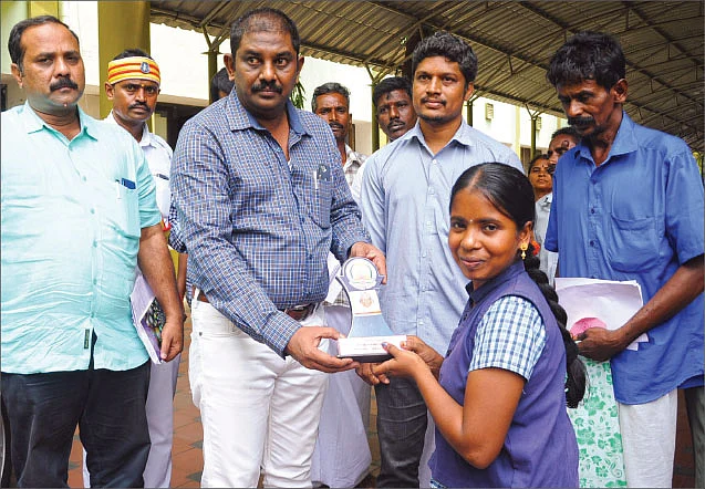 கலெக்டருடன் சந்திரிகா