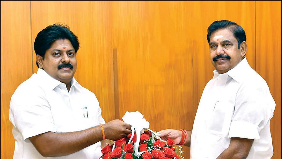 எடப்பாடியுடன் மணிகண்டன்