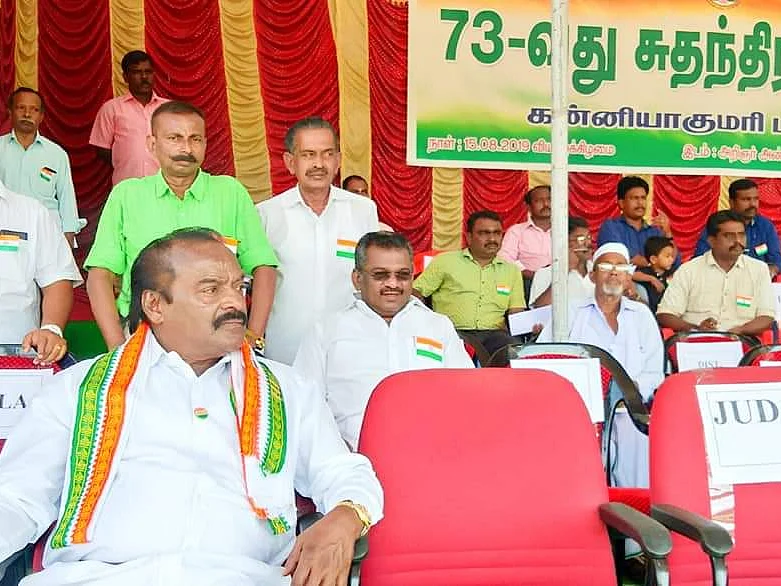 அரசு புரொட்டோ கால் தெரியுமா?-சுதந்திர தின விழா மேடையில் அதிகாரிகளிடம் கொந்தளித்த தி.மு.க. எம்.எல்.ஏ!