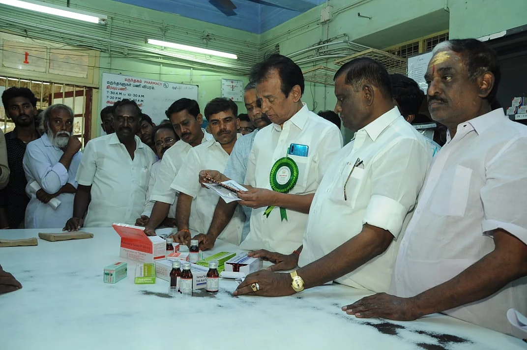 மருத்துகளின் இருப்பைப் பார்வையிடும் குழு