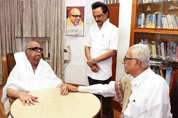 பேராசிரியர் அன்பழகனுடன் கருணாநிதி