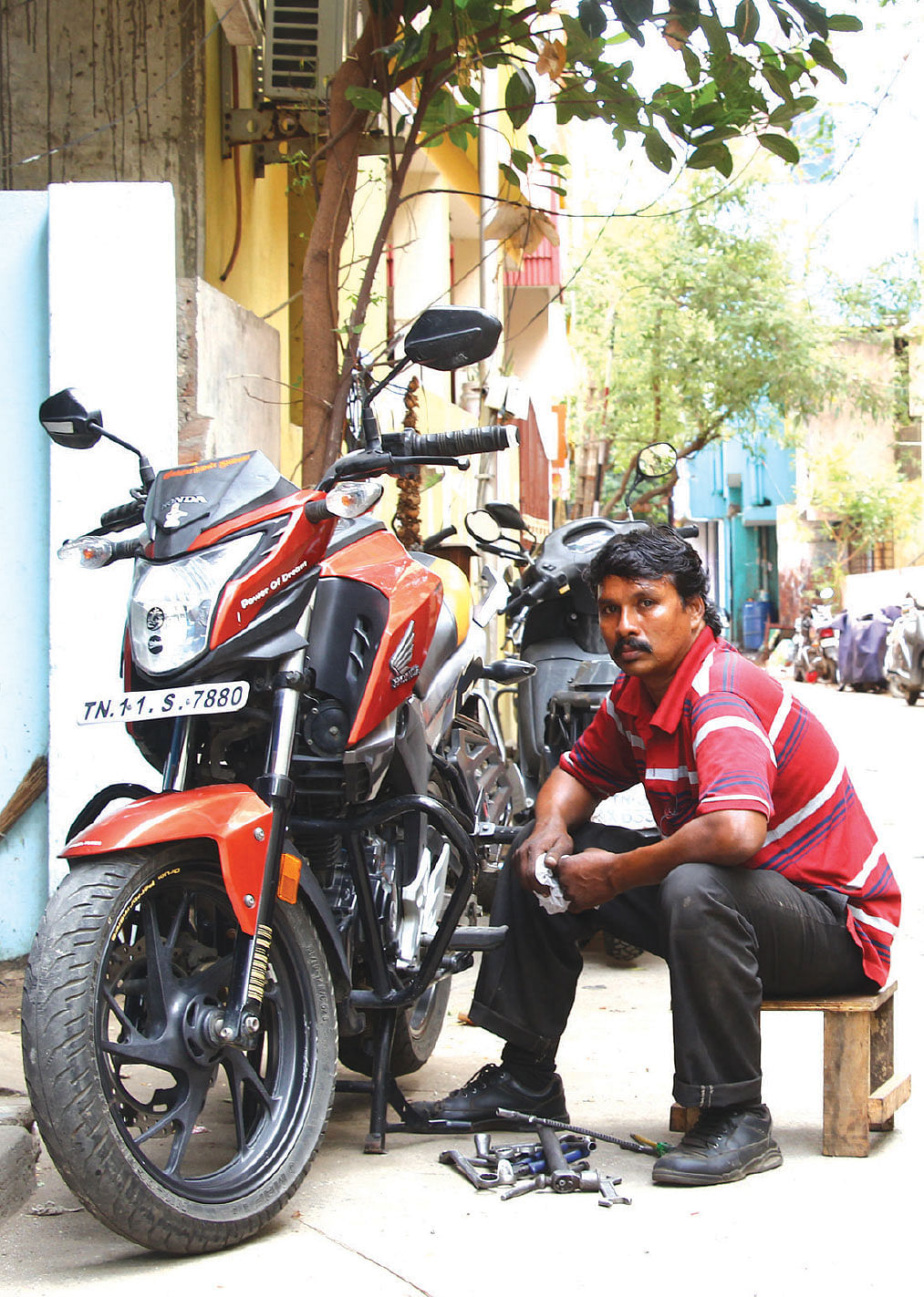 “நானும் டாக்டர்தான்!” பைக் மெக்கானிக் கௌதமன்