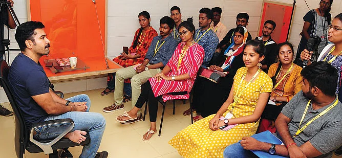 விஜய் ஆண்டனியுடன்...