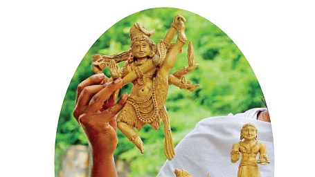 உடைக்கப்பட்ட சிலை