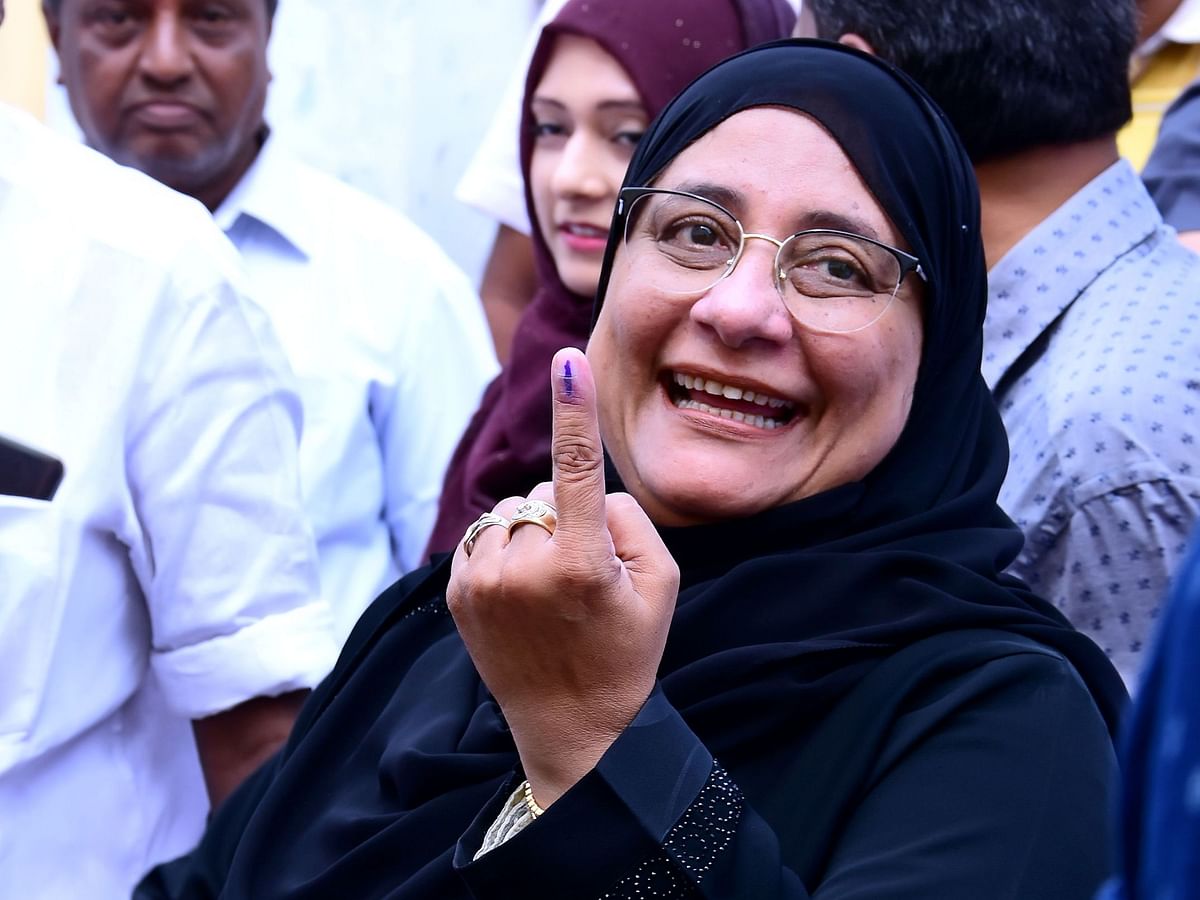 `தகர்க்கப்பட்ட ஏ.சி.சண்முகத்தின் கனவு!’ - நிலோஃபர் கபிலின் அமைச்சர் பதவிக்கு ஆபத்து?