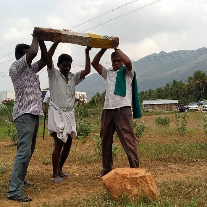 அளவீட்டு கல்லை அகற்றும் பணி