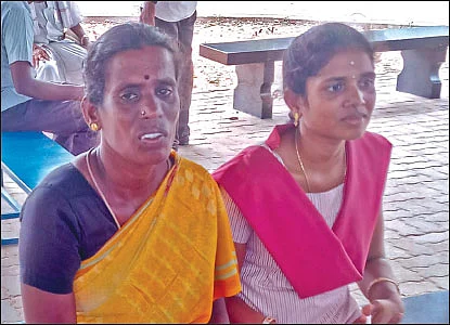 தாயுடன் நித்யா